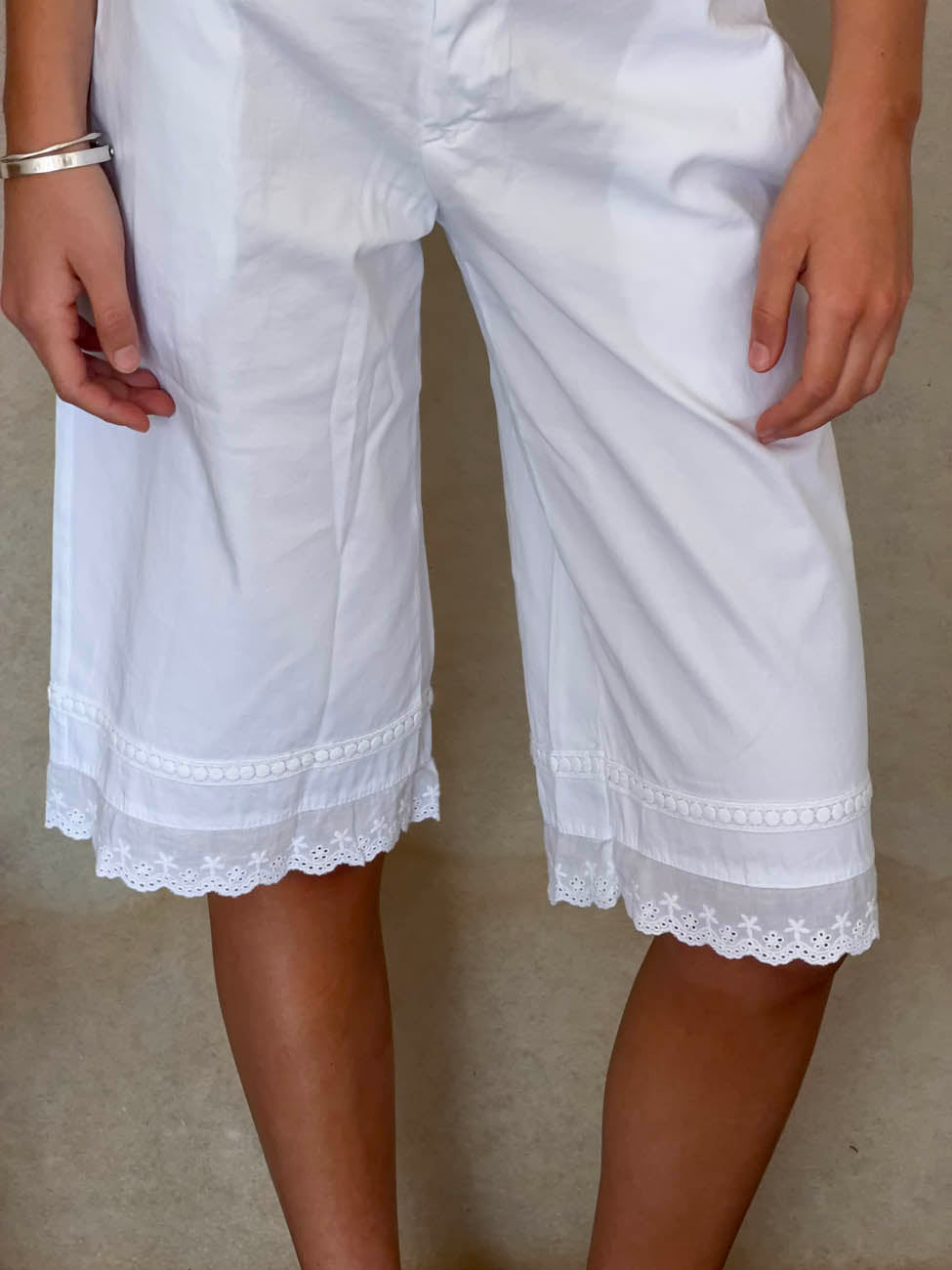 Peppa shorts with embroidery - White
