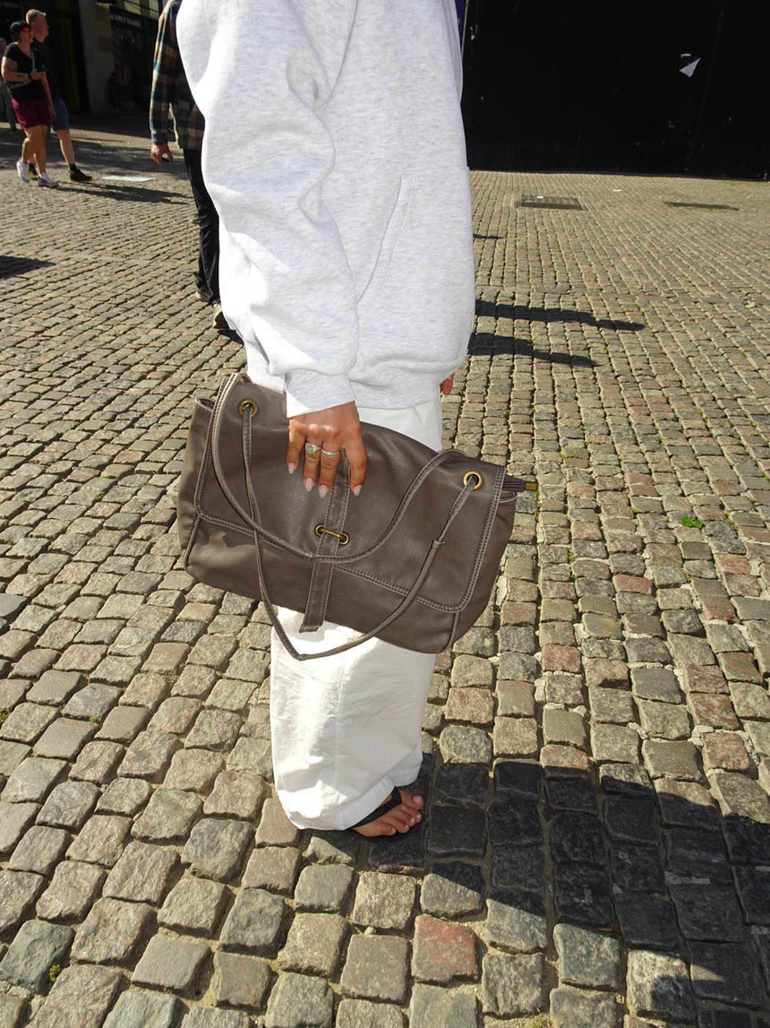 Vilo shoulder bag with buckle - Brown