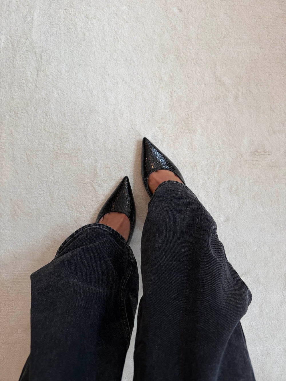 Karline slingback mules with crocodile print – Black