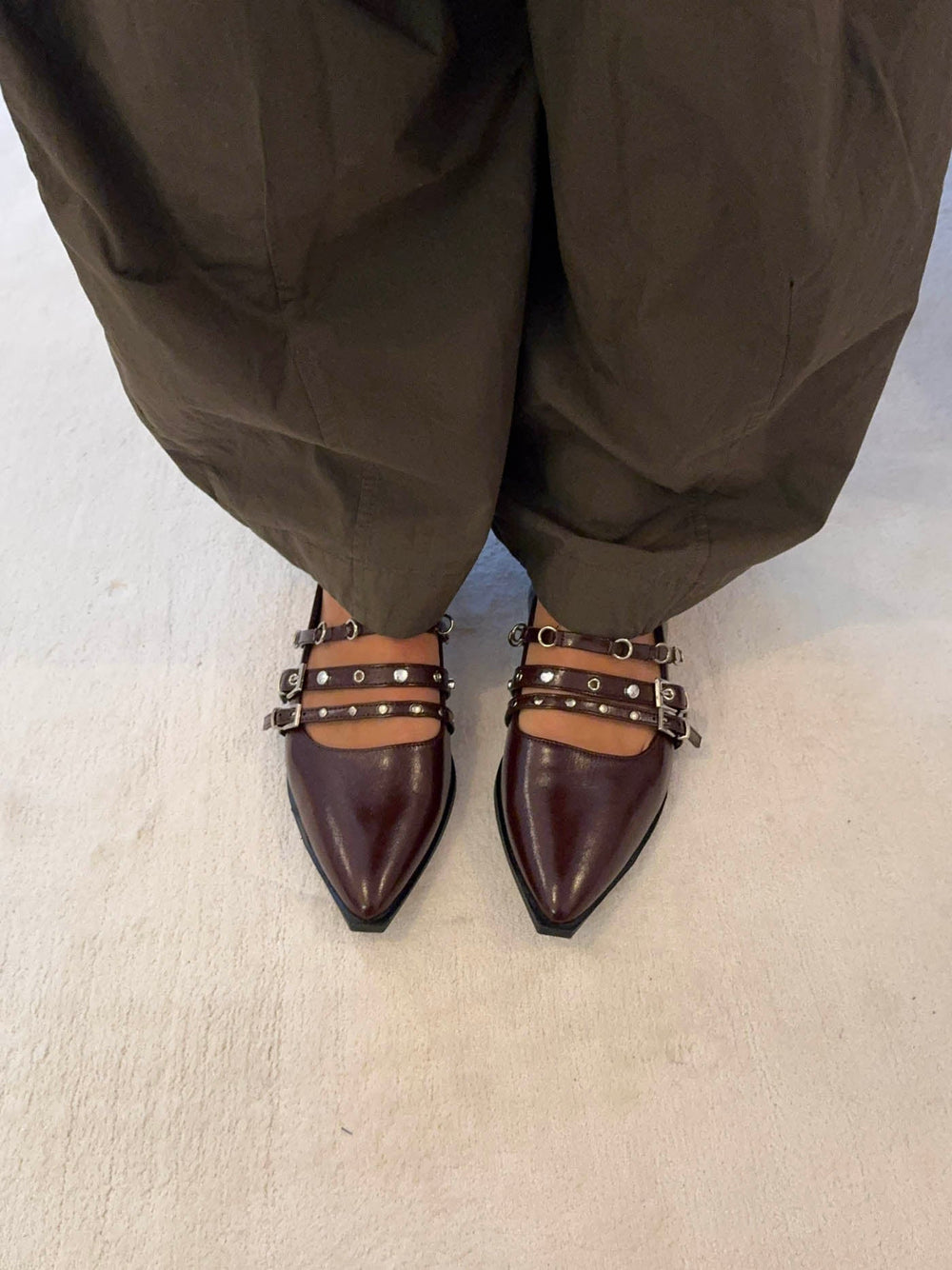 Saga slingback sandals with buckle details – Dark Red