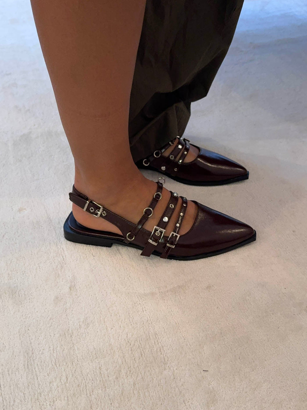 Saga slingback sandals with buckle details – Dark Red