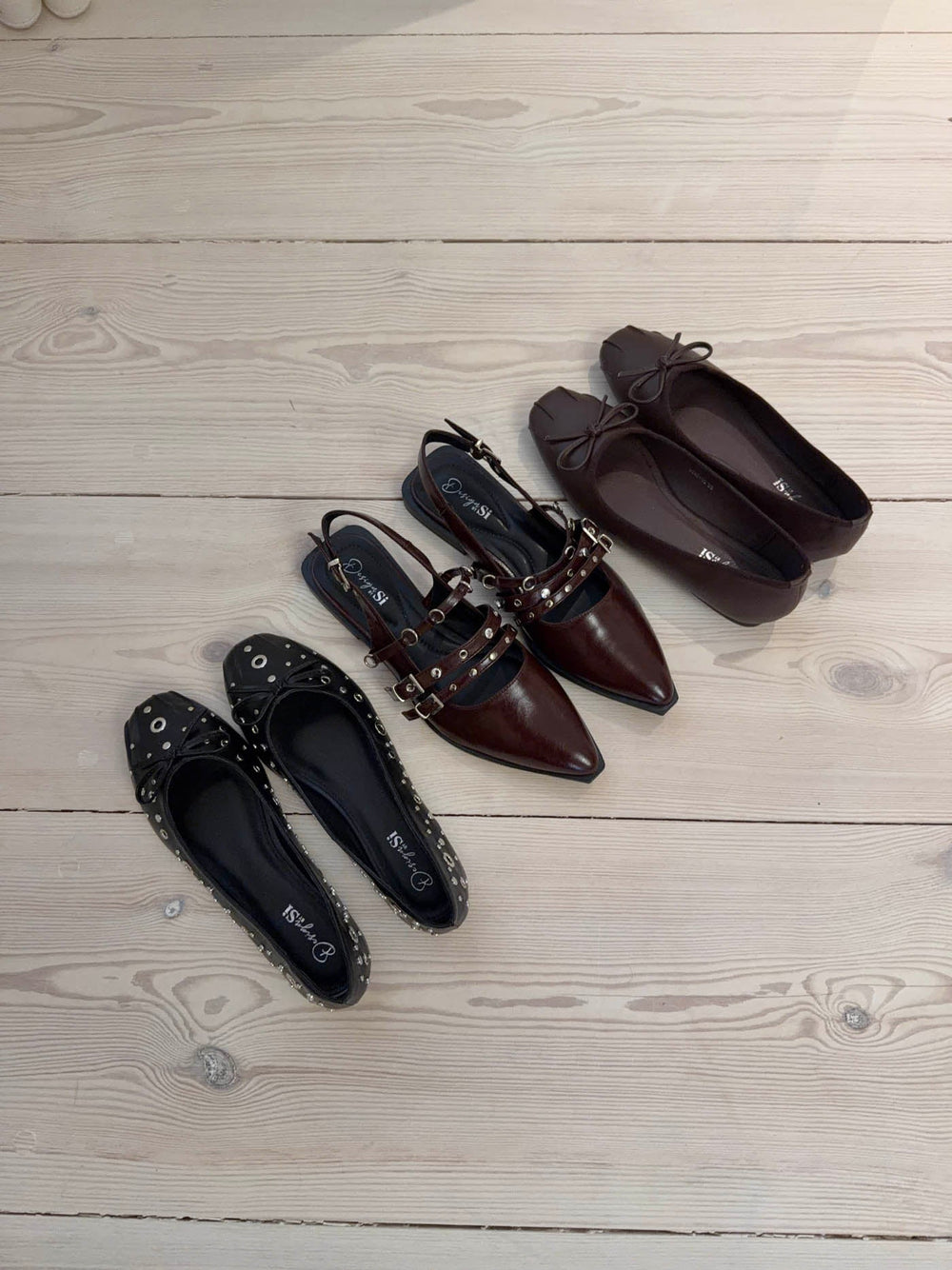 Saga slingback sandals with buckle details – Dark Red