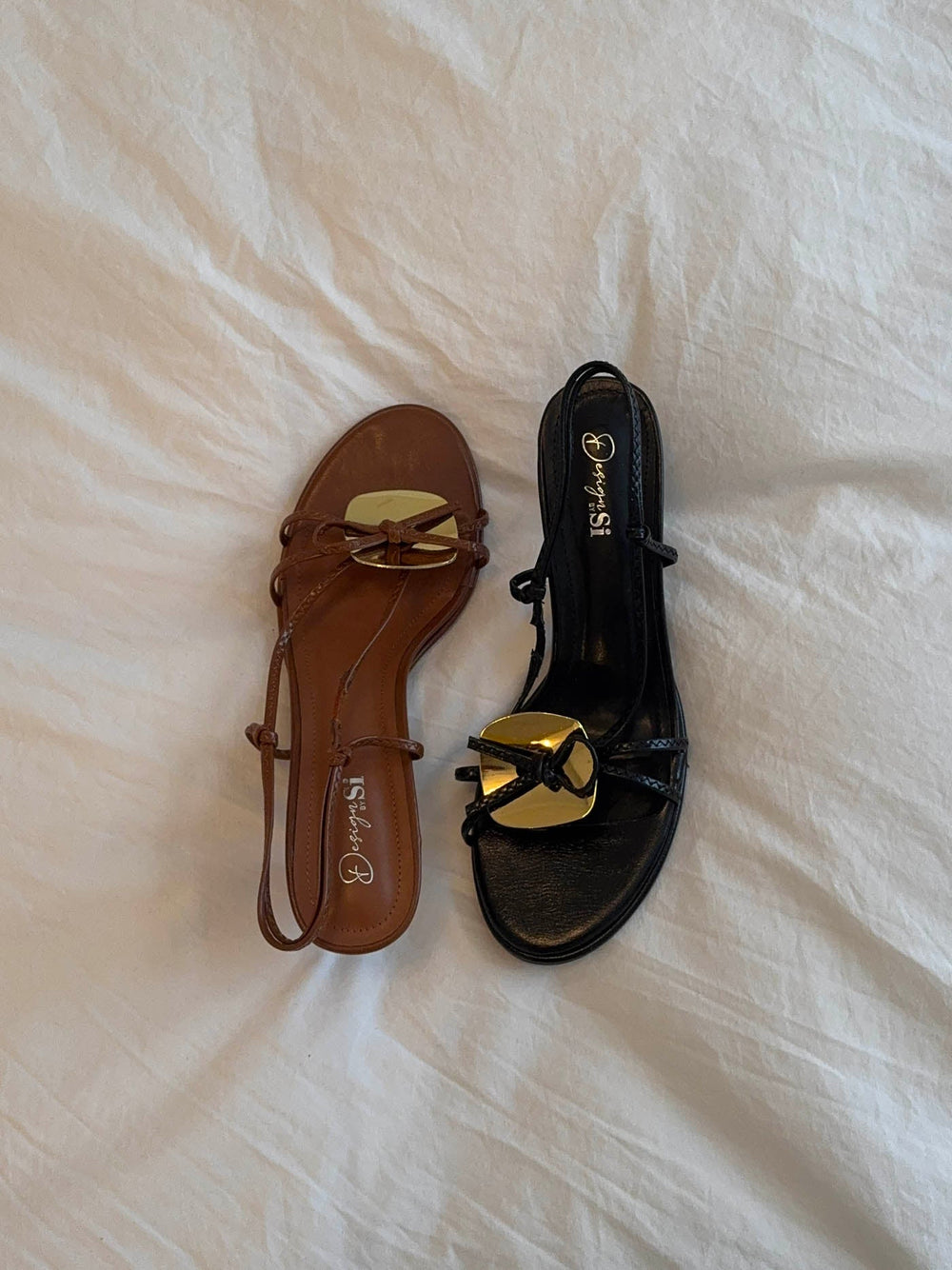 Maja heels with gold and bow detail – Black/gold