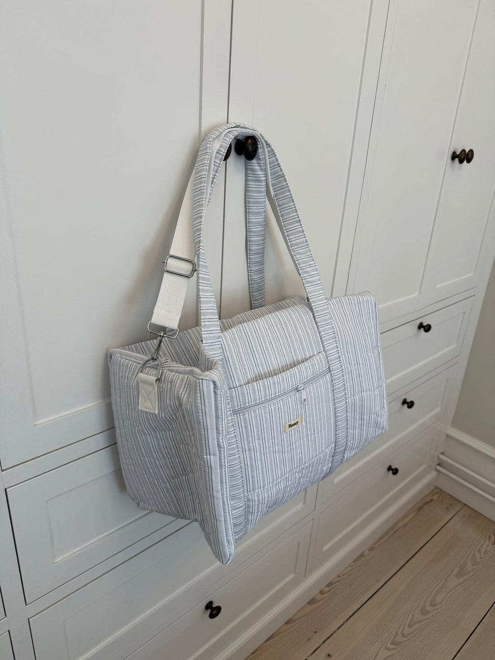 Honey large bag with crossbody strap – White with blue stripes