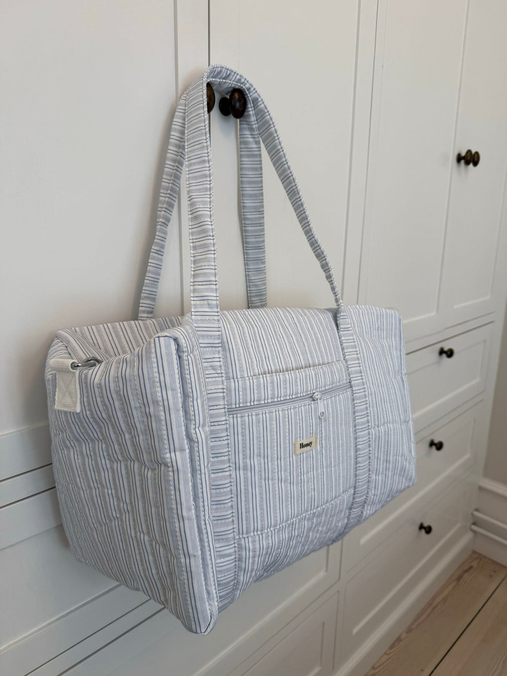 Honey large bag with crossbody strap – White with blue stripes