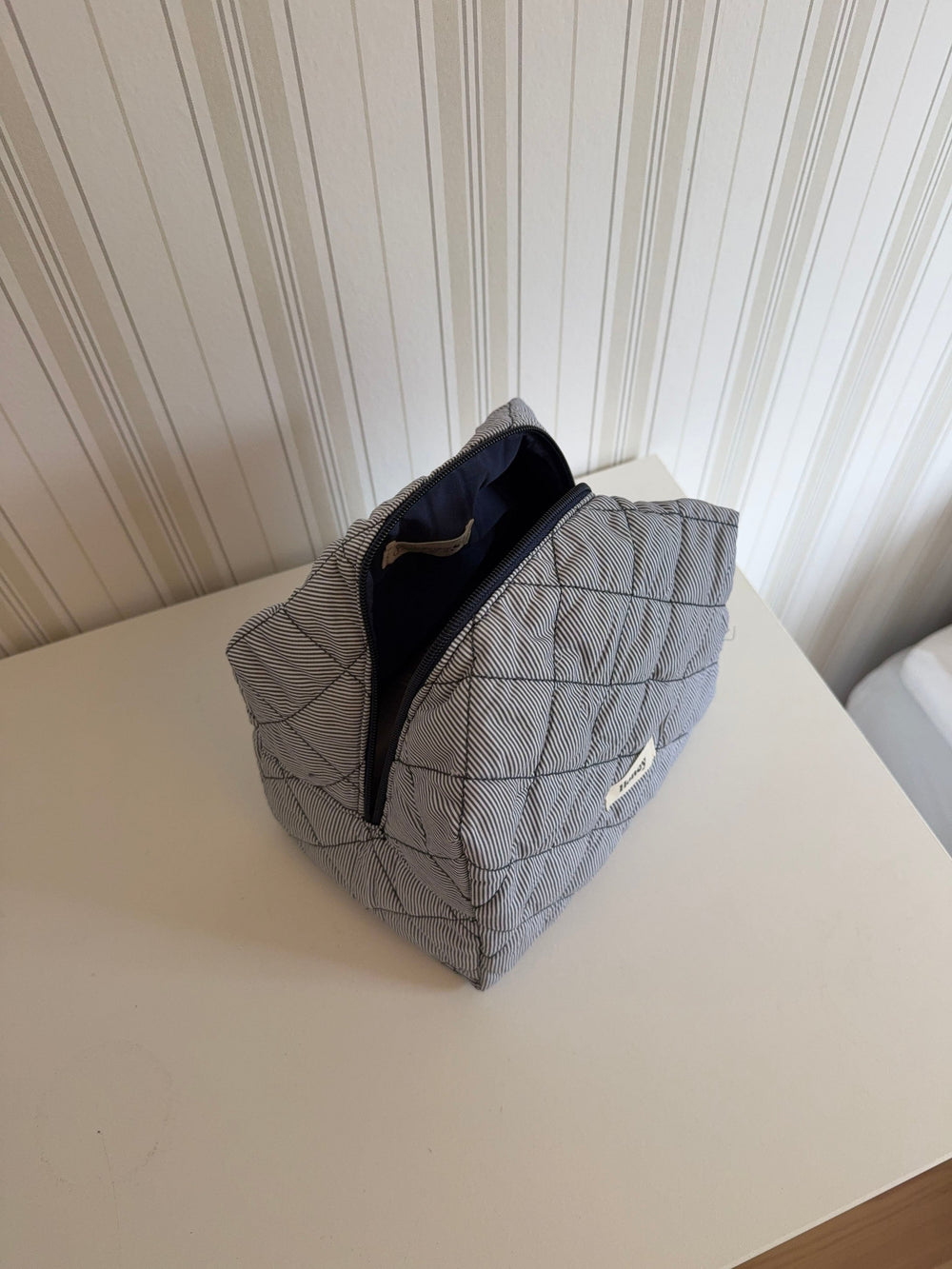 Honey large toiletry bag – Dark blue/white stripes