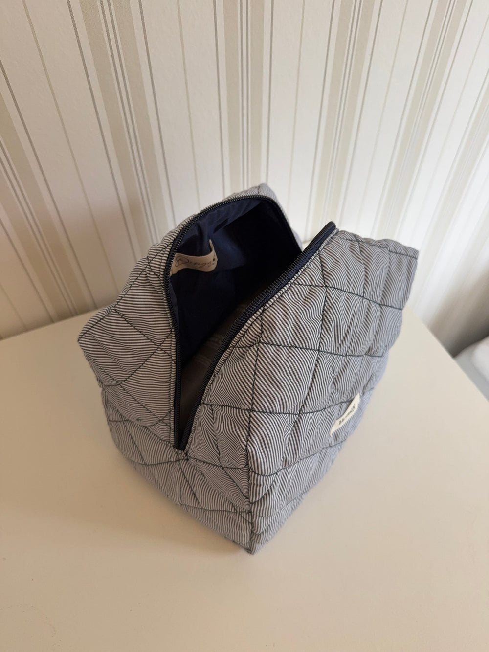 Honey large toiletry bag – Dark blue/white stripes