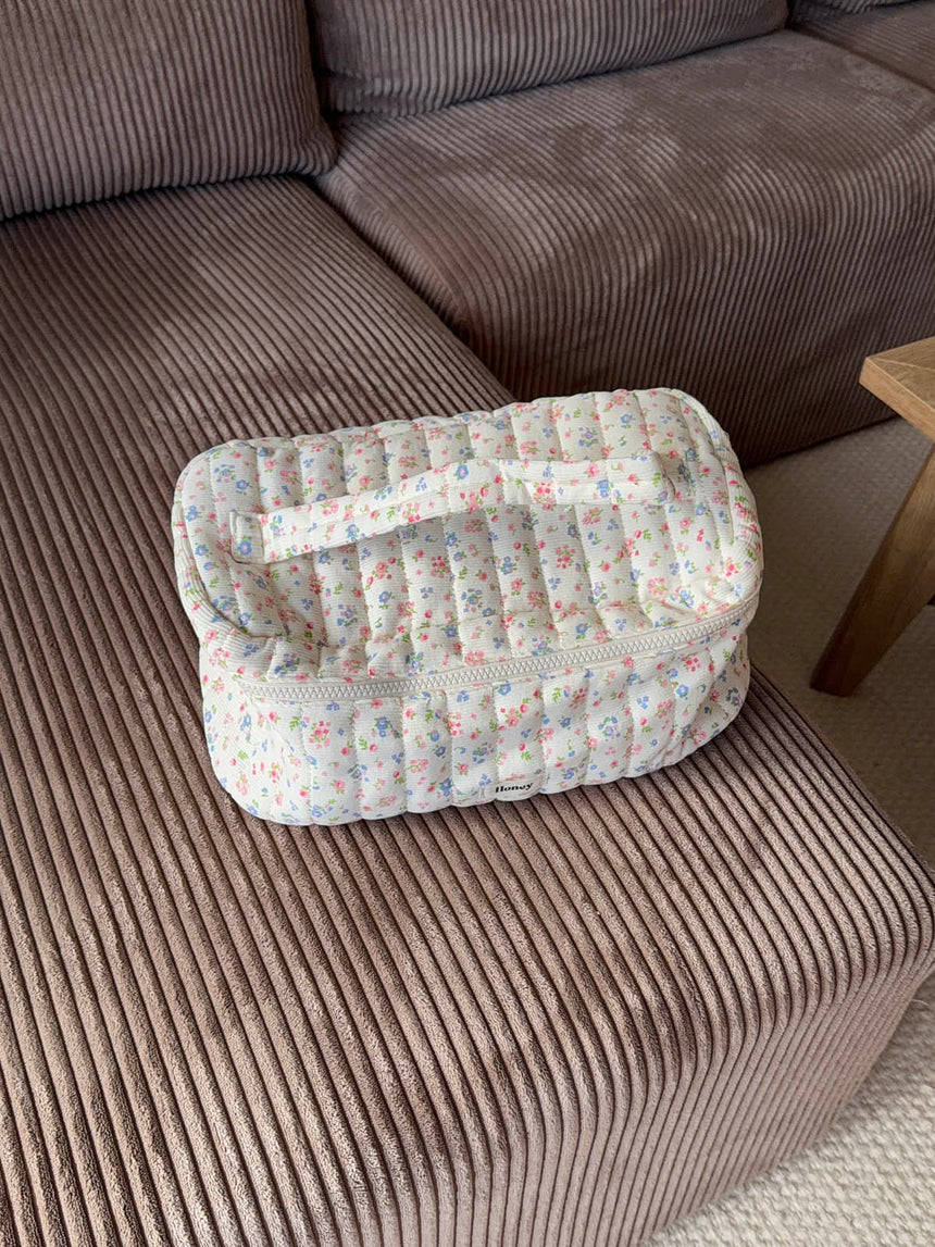 Honey large toiletry bag with handle – White with flowers