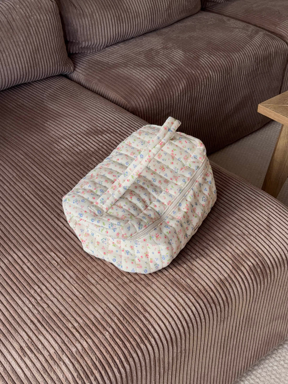 Honey large toiletry bag with handle – White with flowers