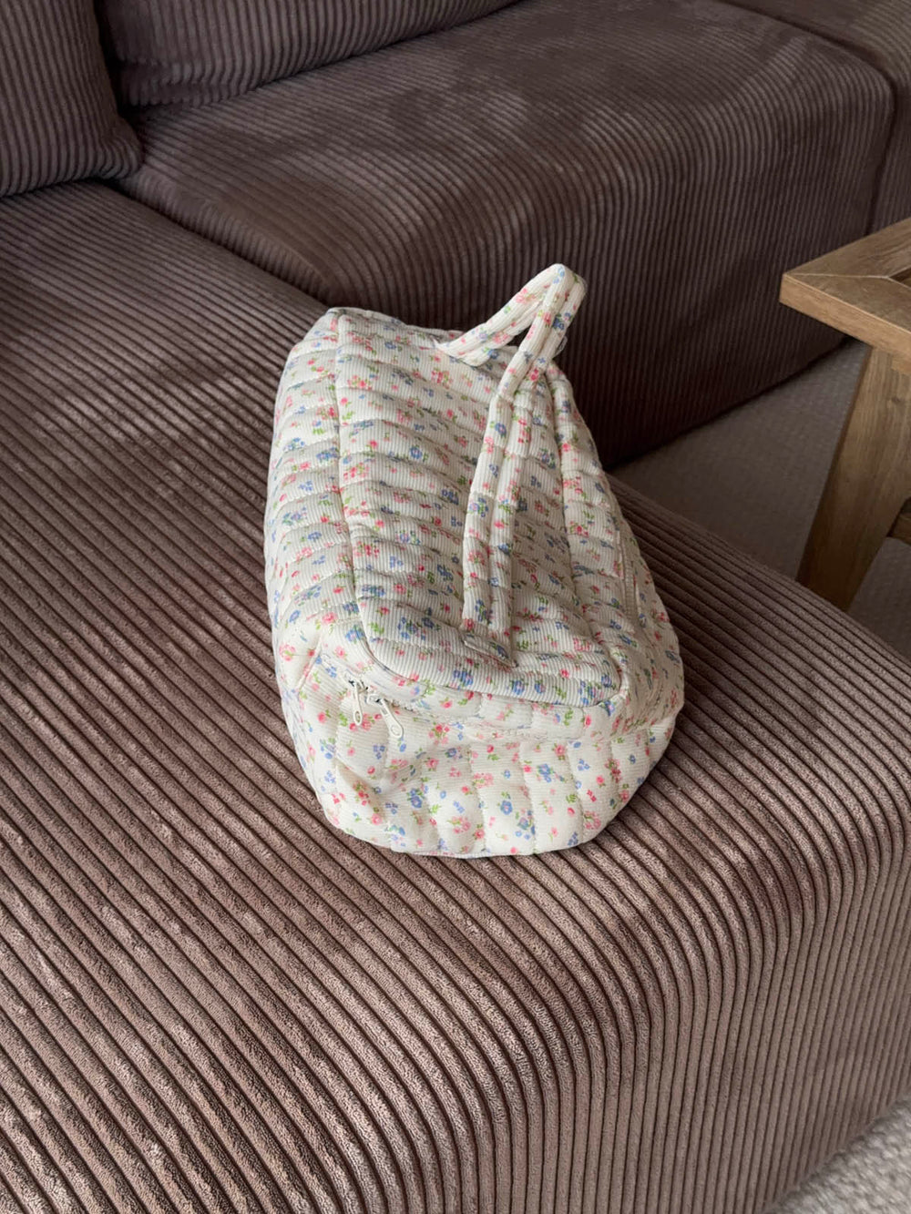 Honey large toiletry bag with handle – White with flowers