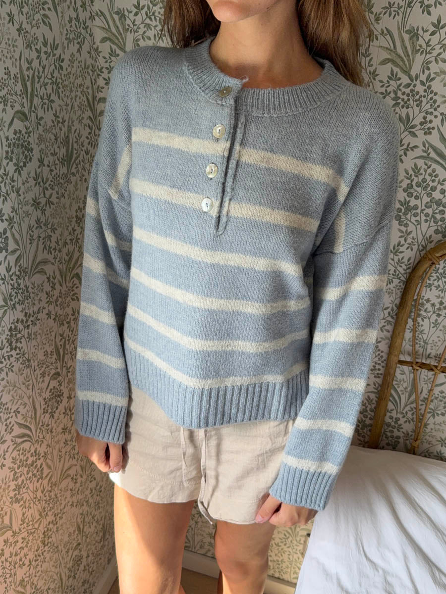 Evelisse knit with buttons - Light blue/white