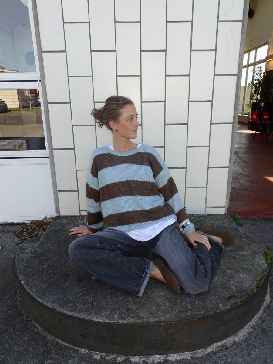 Trish knit sweater with stripes – Light blue and brown