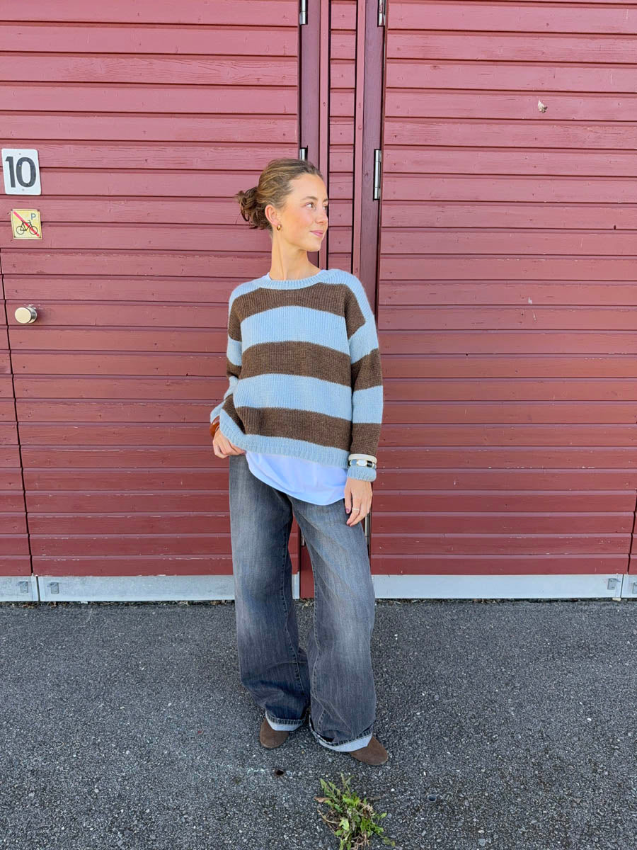 Trish knit sweater with stripes – Light blue and brown