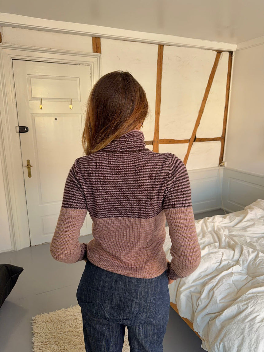 Swela knitted sweater with turtleneck – Dark brown/pink