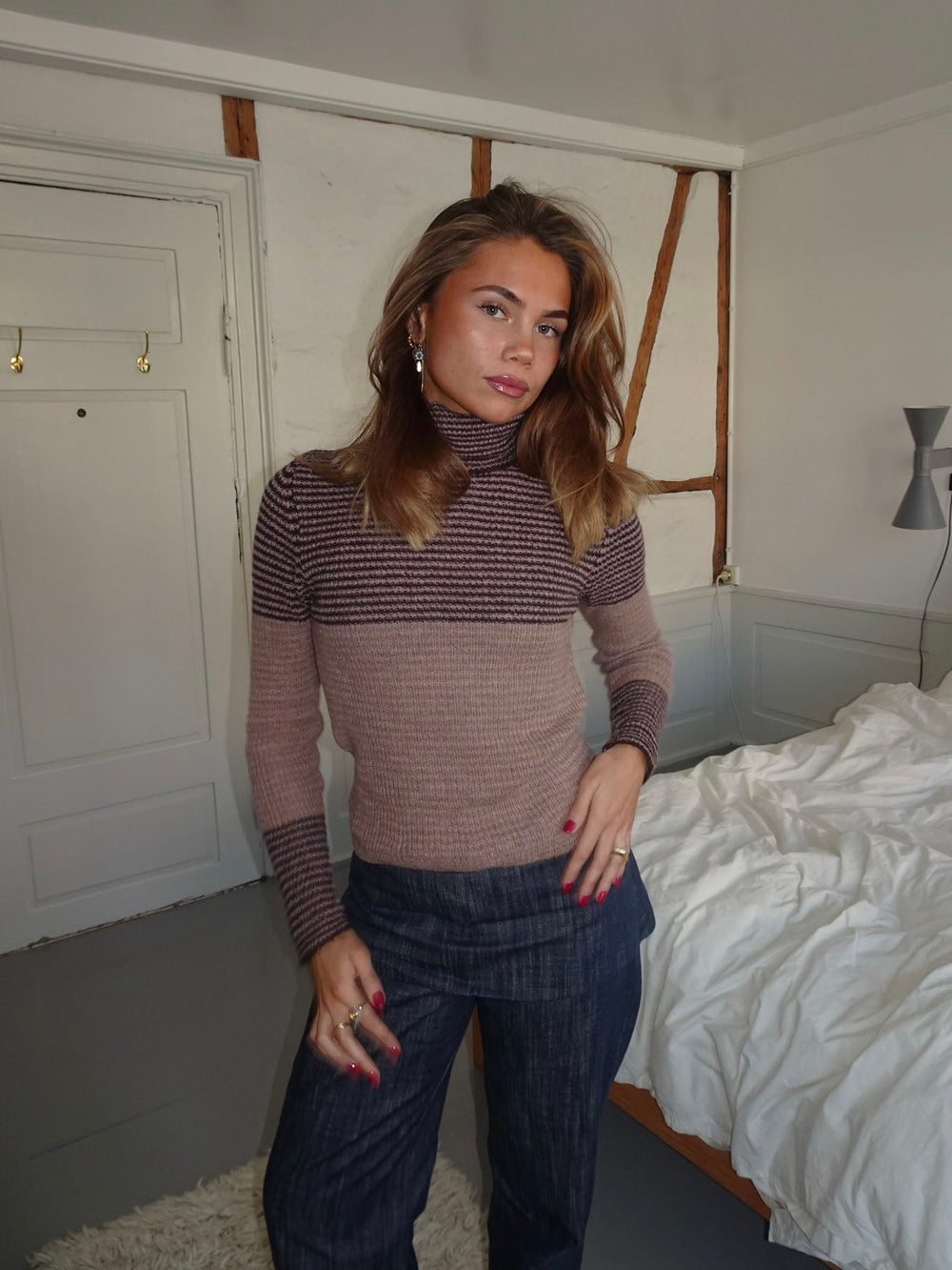 Swela knitted sweater with turtleneck – Dark brown/pink