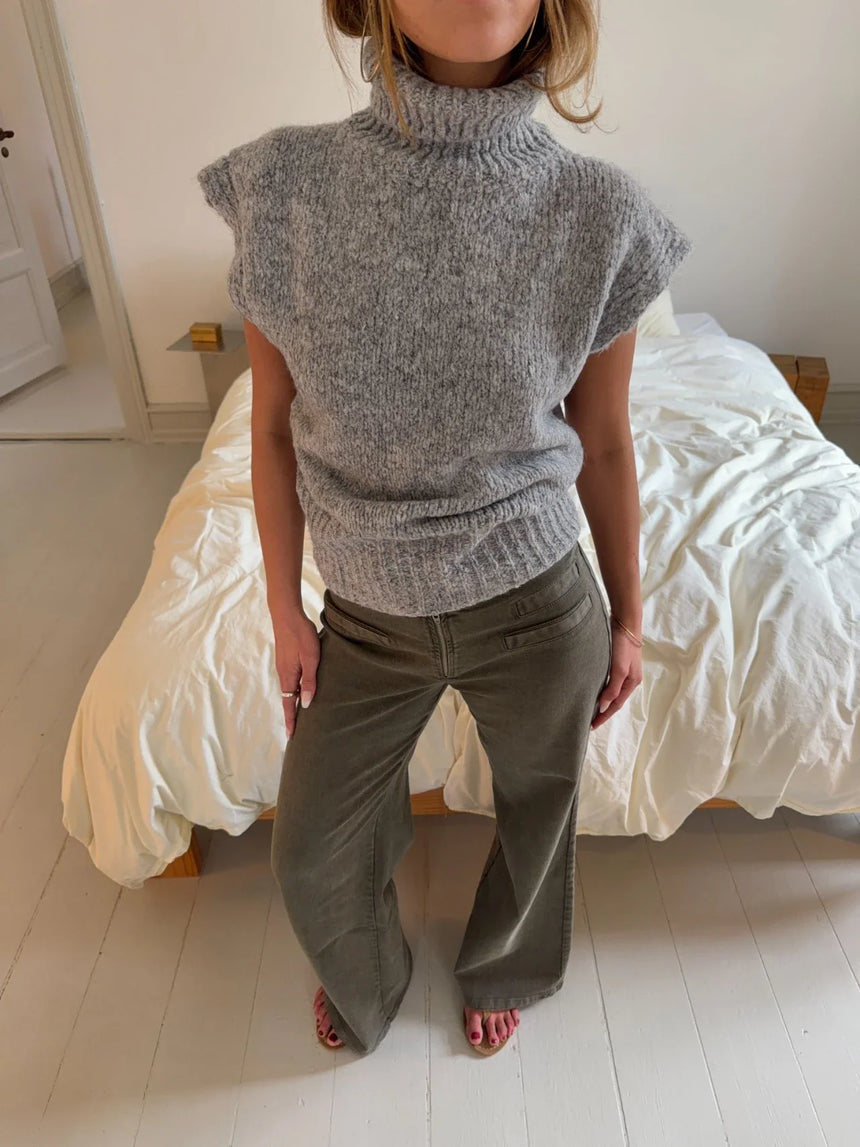 Nivena strikvest with turtleneck - Light grey