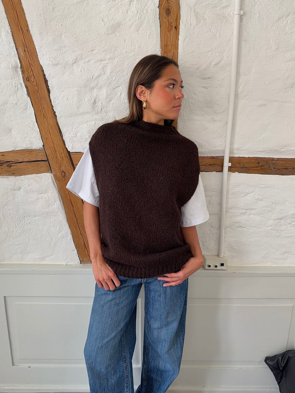 Kahula knitted vest with t-shirt - Brown/white
