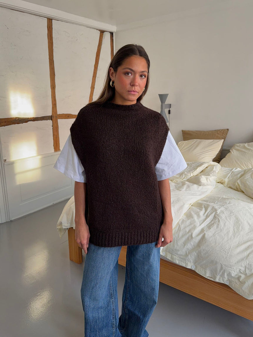 Kahula knitted vest with t-shirt - Brown/white