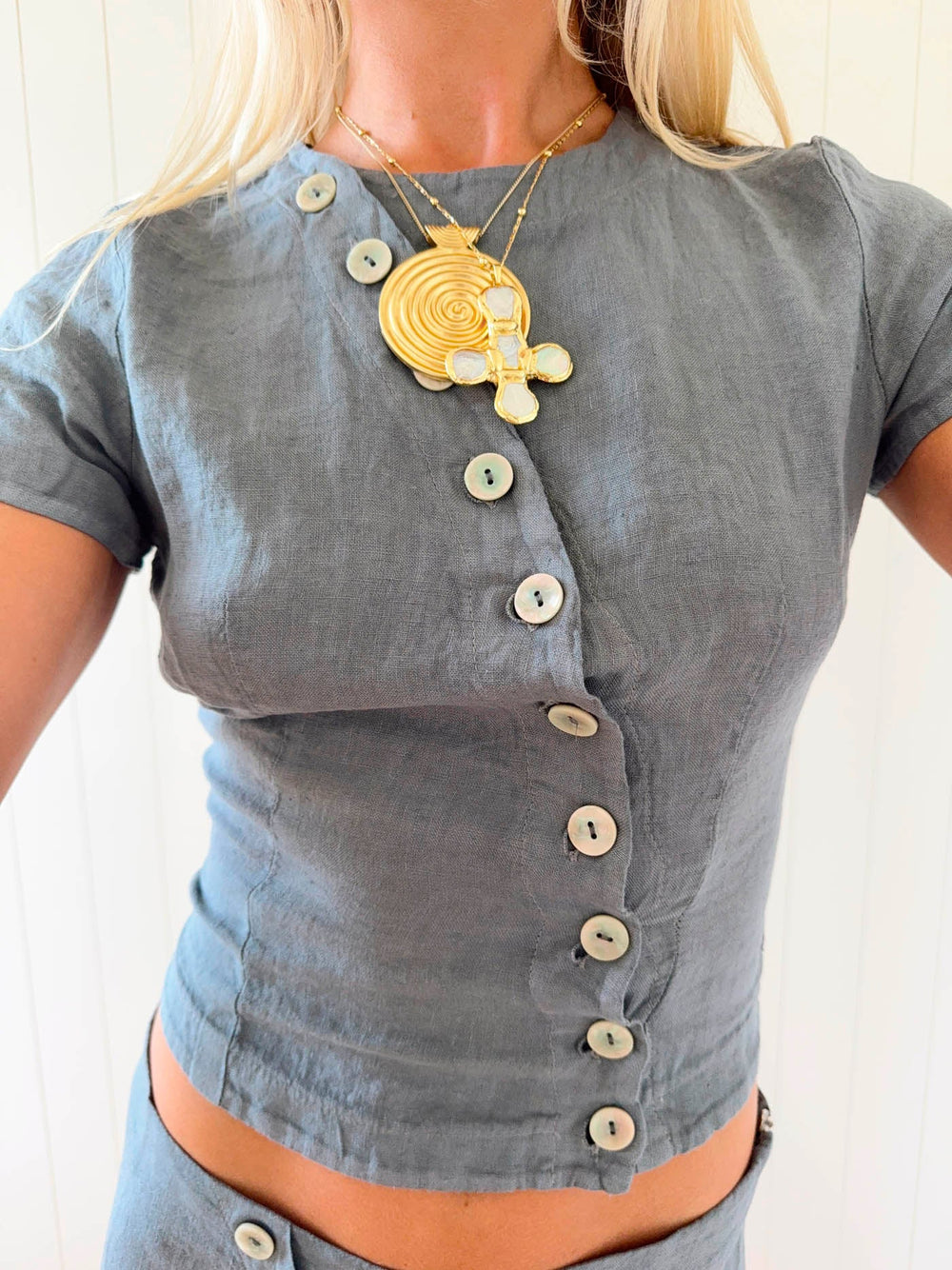 Scandivv t-shirts with asymmetrical buttons - Grey