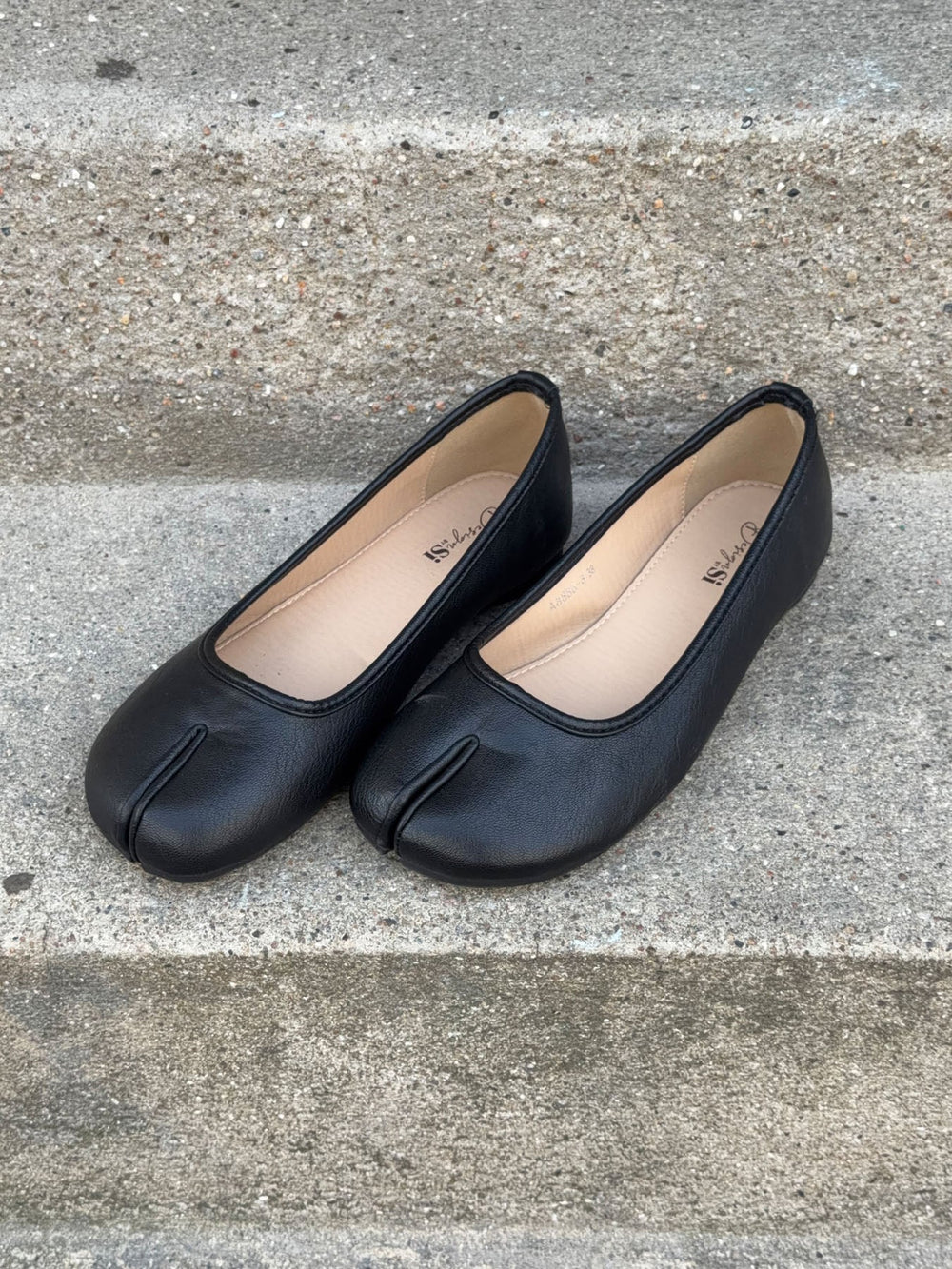 Tuvina split toe ballerina - Black