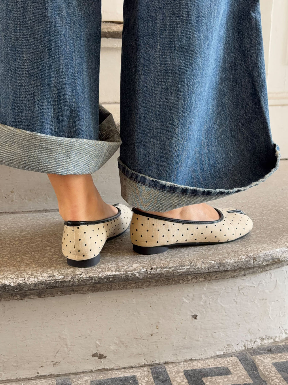 Elivia split toe ballerina with polka dots - White/black