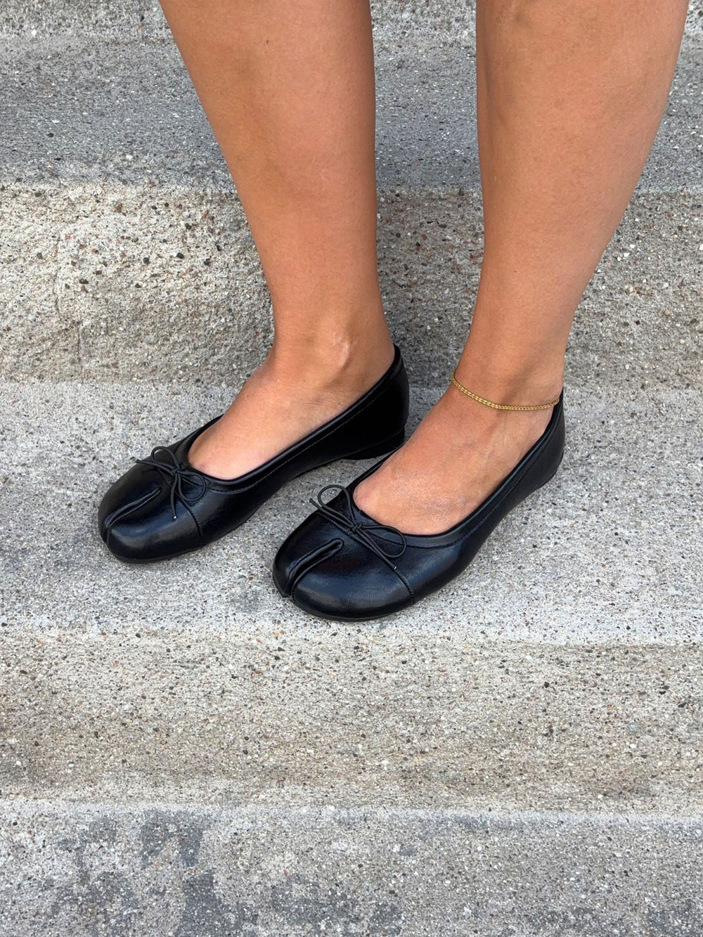 Auletta split toe ballerina with tabis - Black