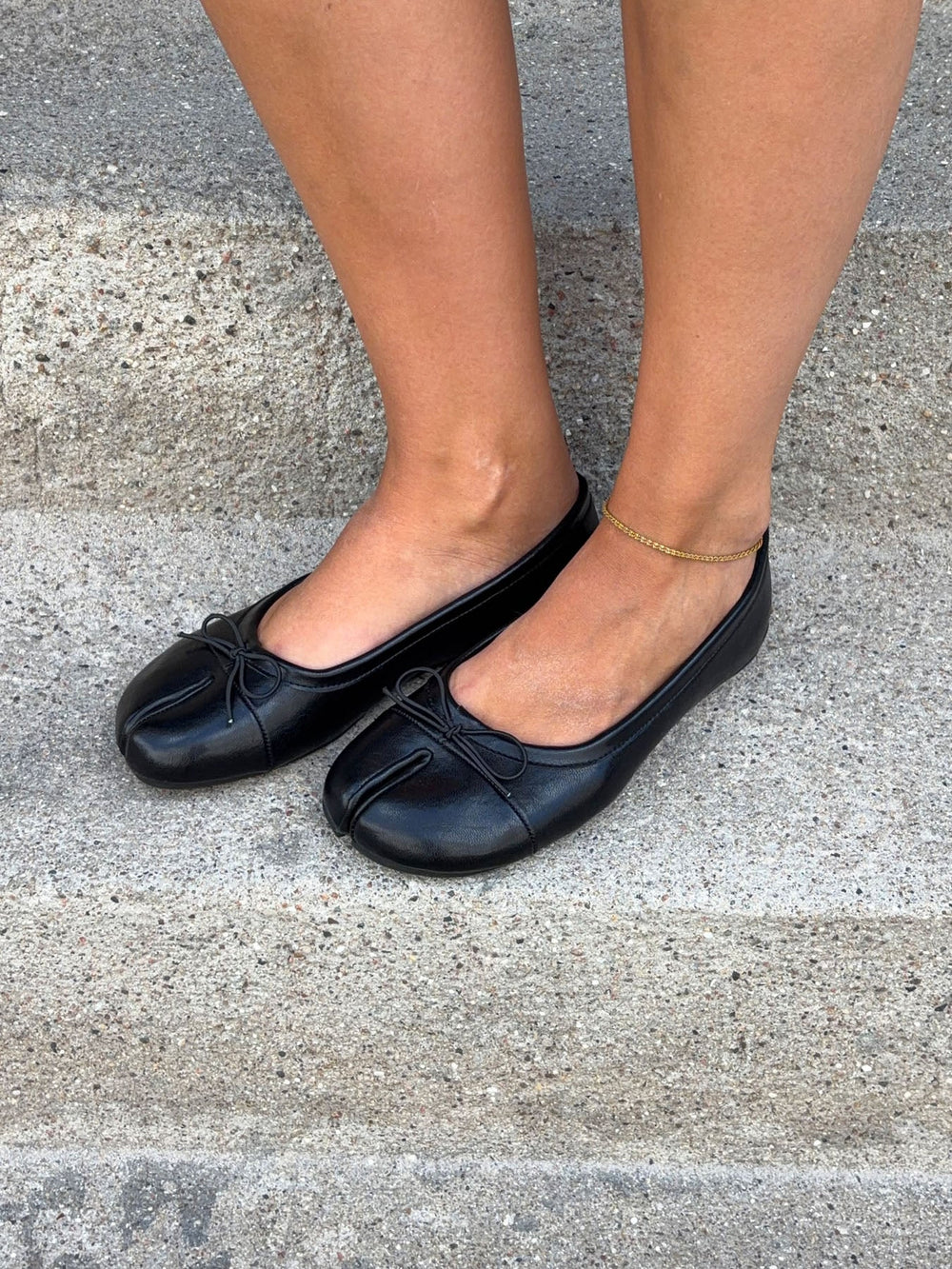 Auletta split toe ballerina with tabis - Black