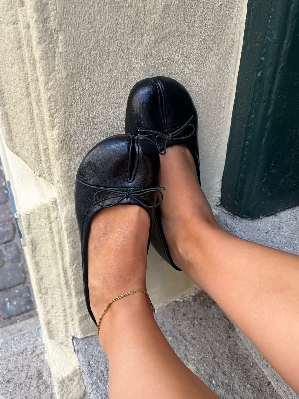 Auletta split toe ballerina with tabis - Black