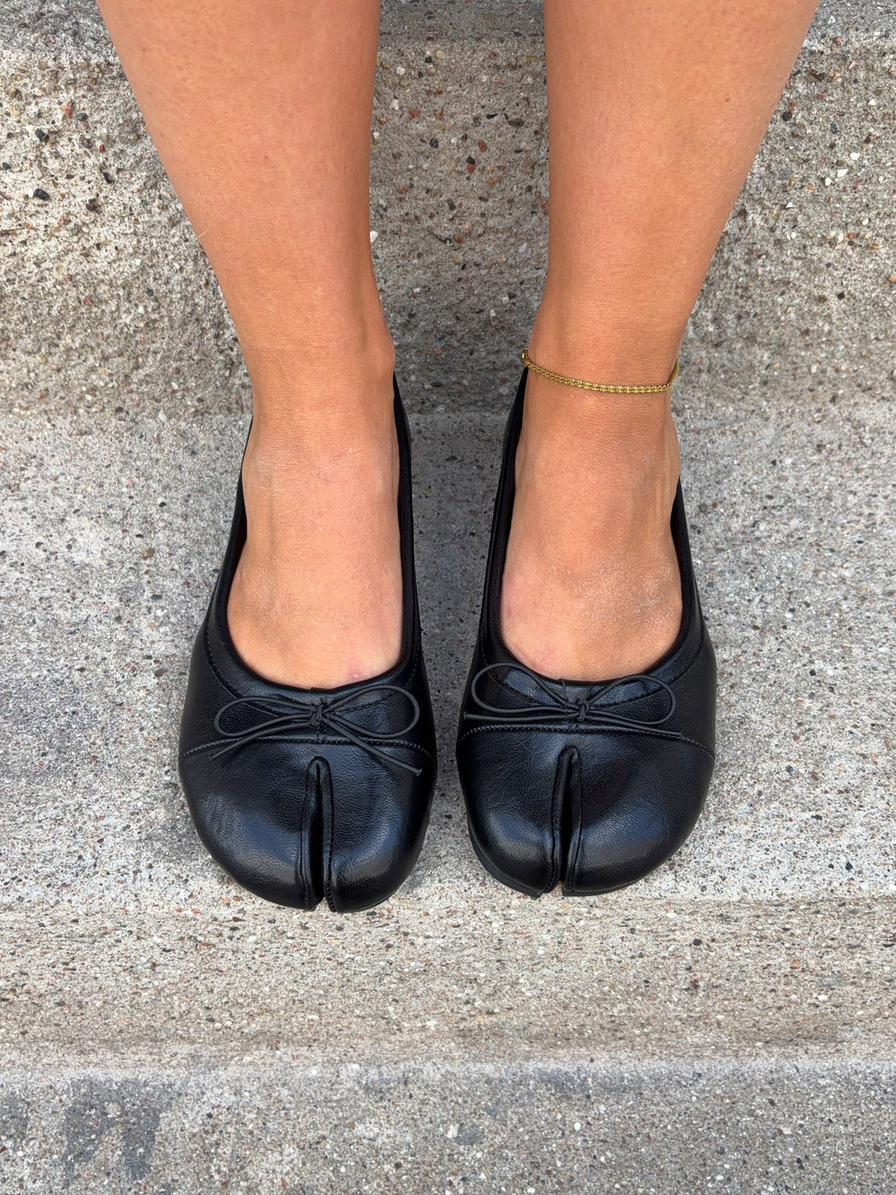 Auletta split toe ballerina with tabis - Black