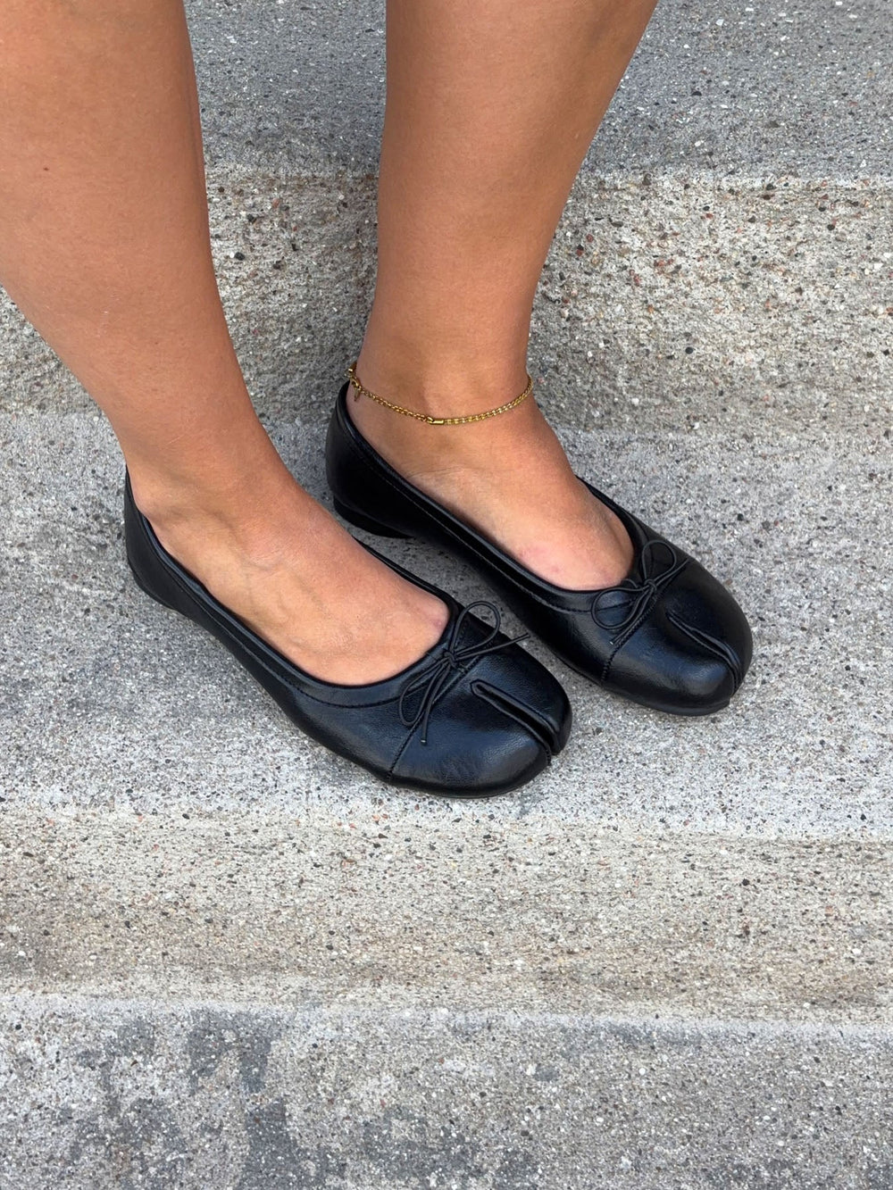 Auletta split toe ballerina with tabis - Black