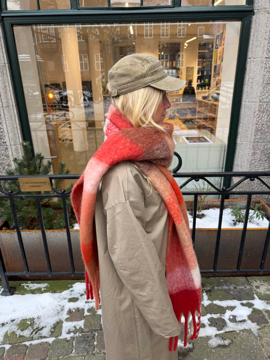 Gale scarf - Red/brown/white – Designbysi.se