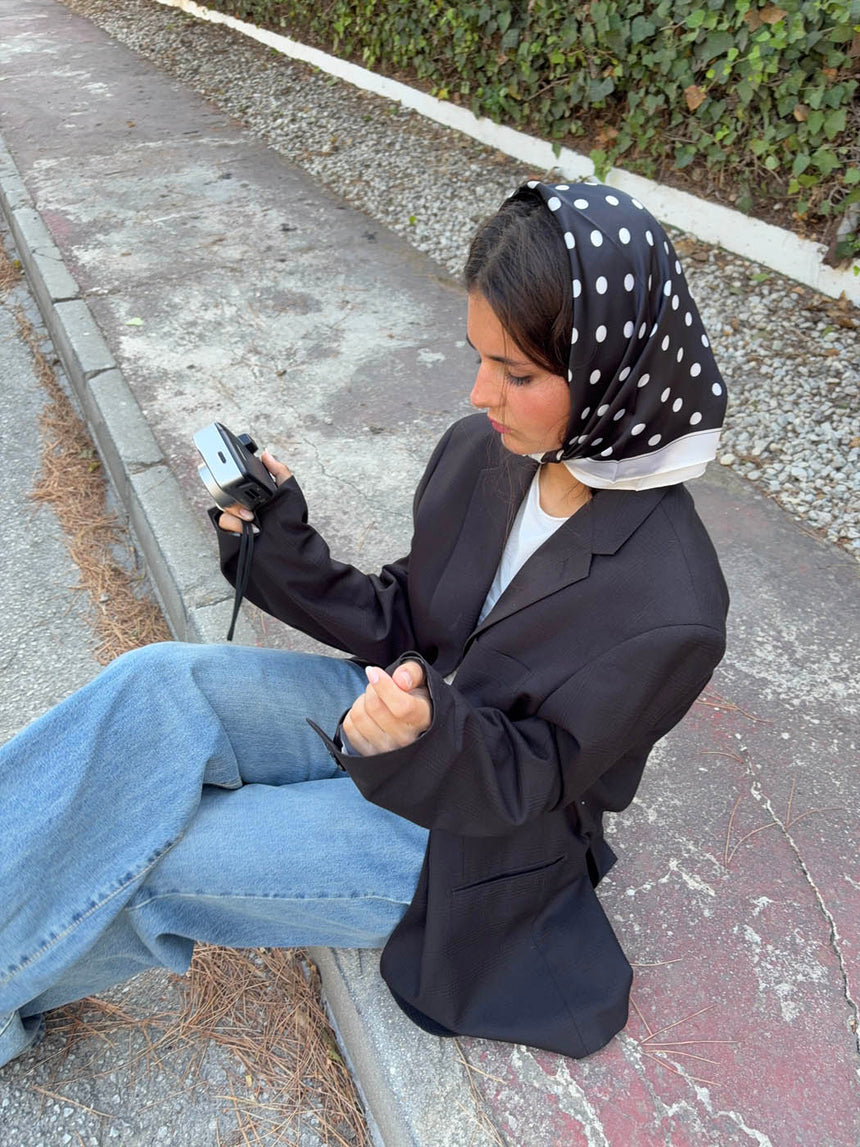 Scarf with polka dots – Black/white