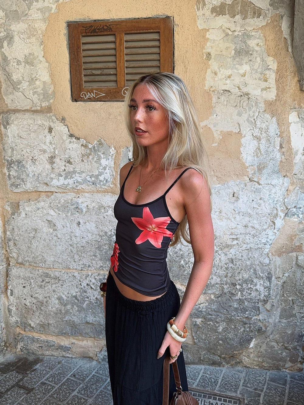 Rania top with flowers - Black/red