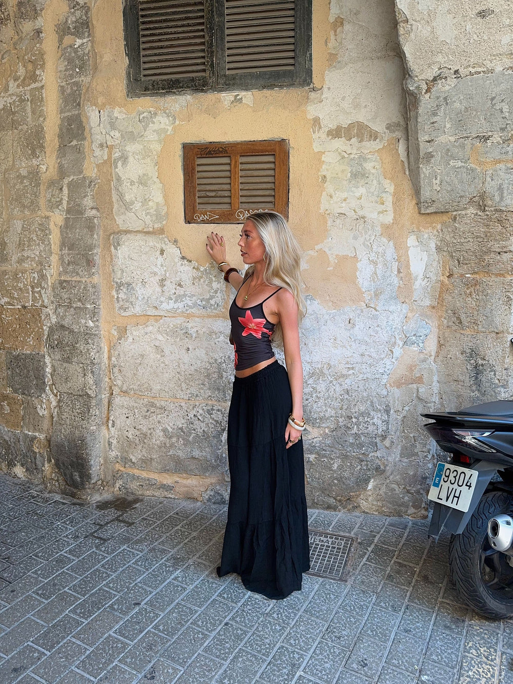 Rania top with flowers - Black/red