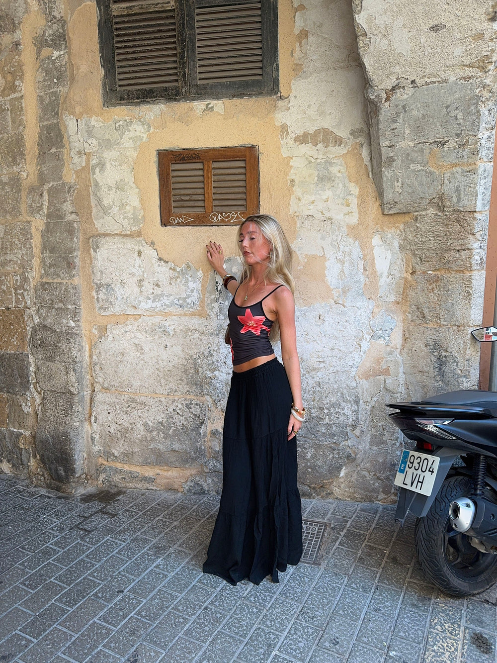 Rania top with flowers - Black/red