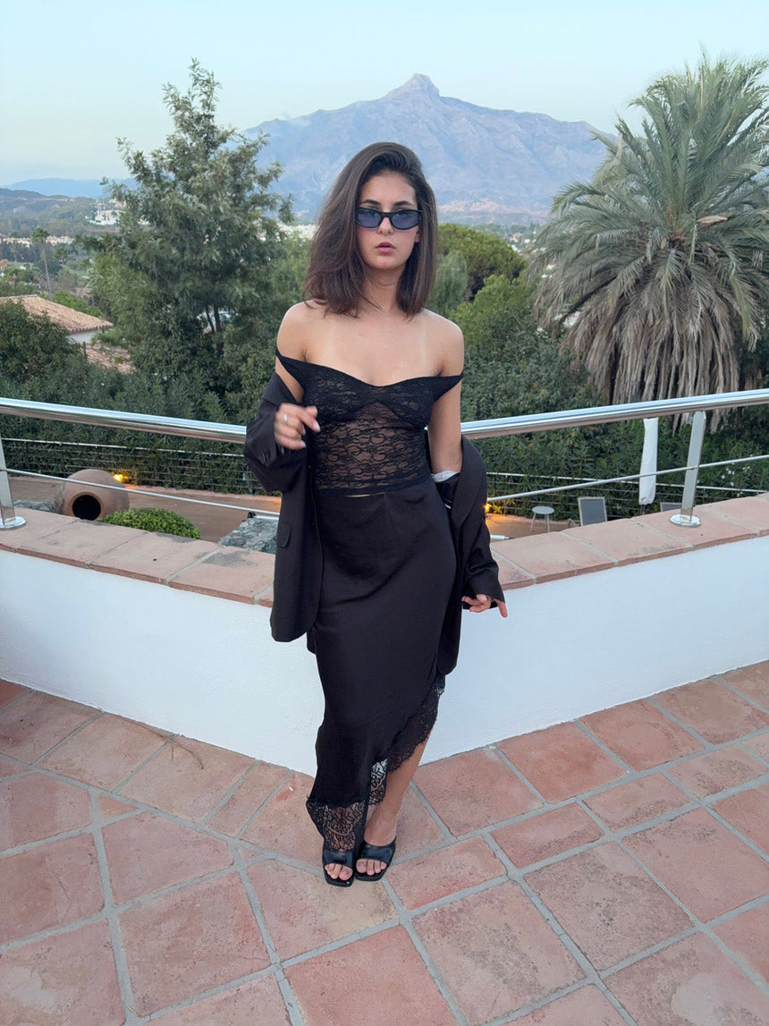 Nicoline off shoulder top in lace - Black