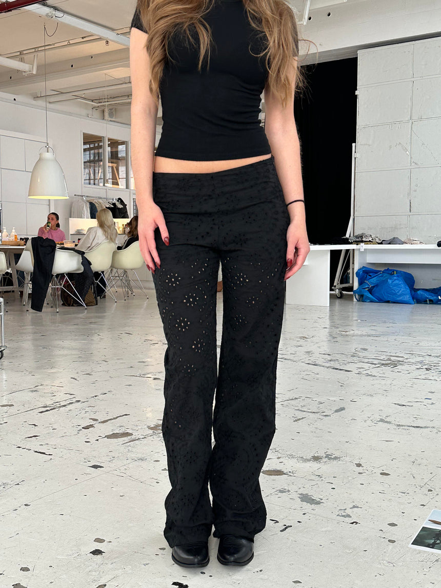 Lilia pants in broderie anglaise - Black