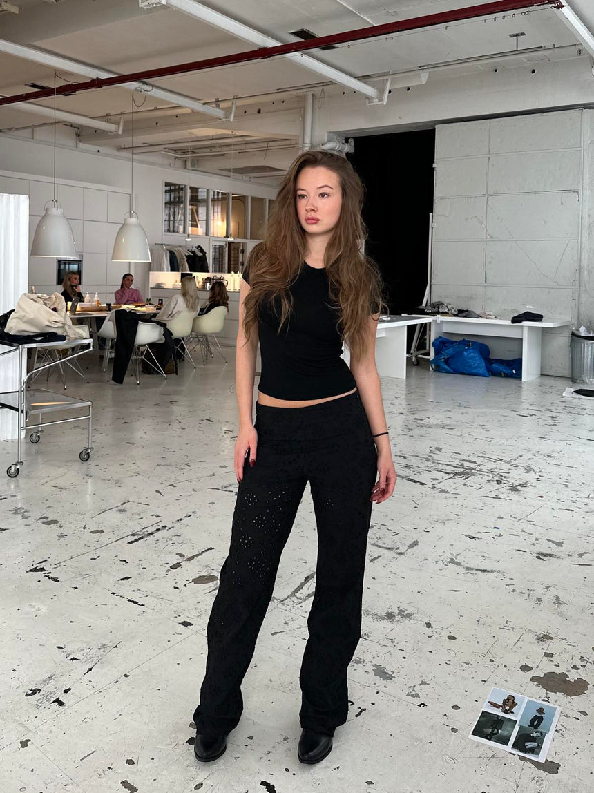 Lilia pants in broderie anglaise - Black